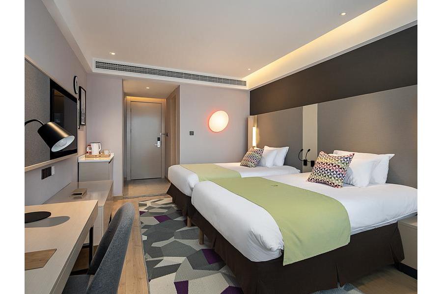 Campanile Hotel Wuhan Zhongnan Road Metro Station Esterno foto